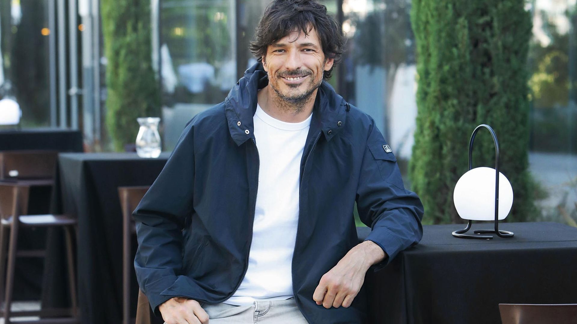 Hablamos con Andrés Velencoso de su trayectoria profesional, sus aficiones y su familia