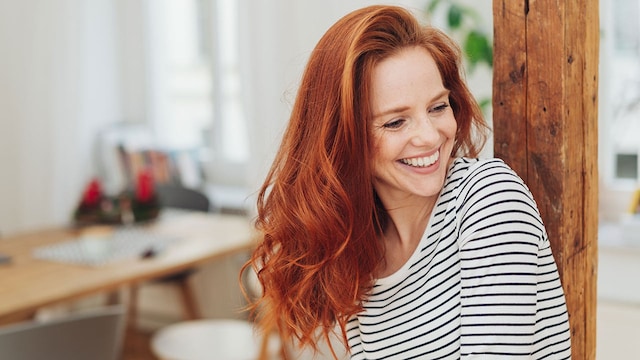 mujer sonriente
