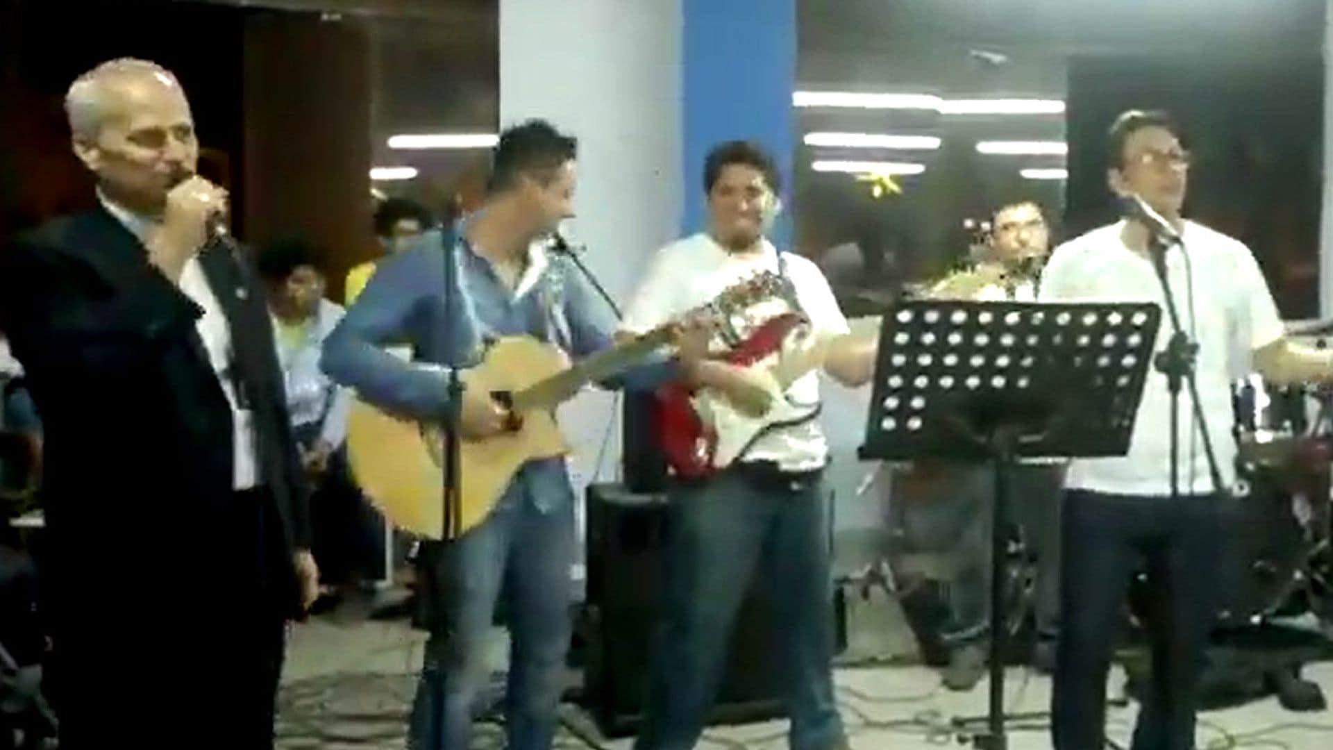 El vídeo de Robert Prevost cantando villancicos en español del que todo el mundo habla