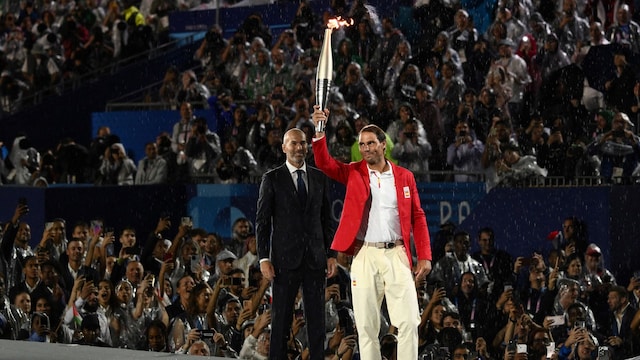 Nadal ha protagonizado una de las grandes imágenes de la ceremonia de inauguración