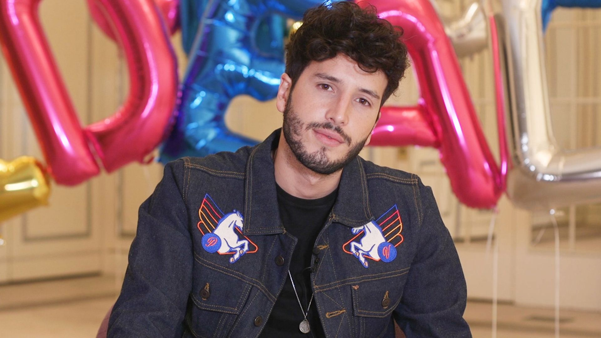 ¿Cómo está su corazón actualmente? ¿Qué debe tener su chica ideal? Sebastián Yatra responde a las 20 preguntas de HOLA!4U