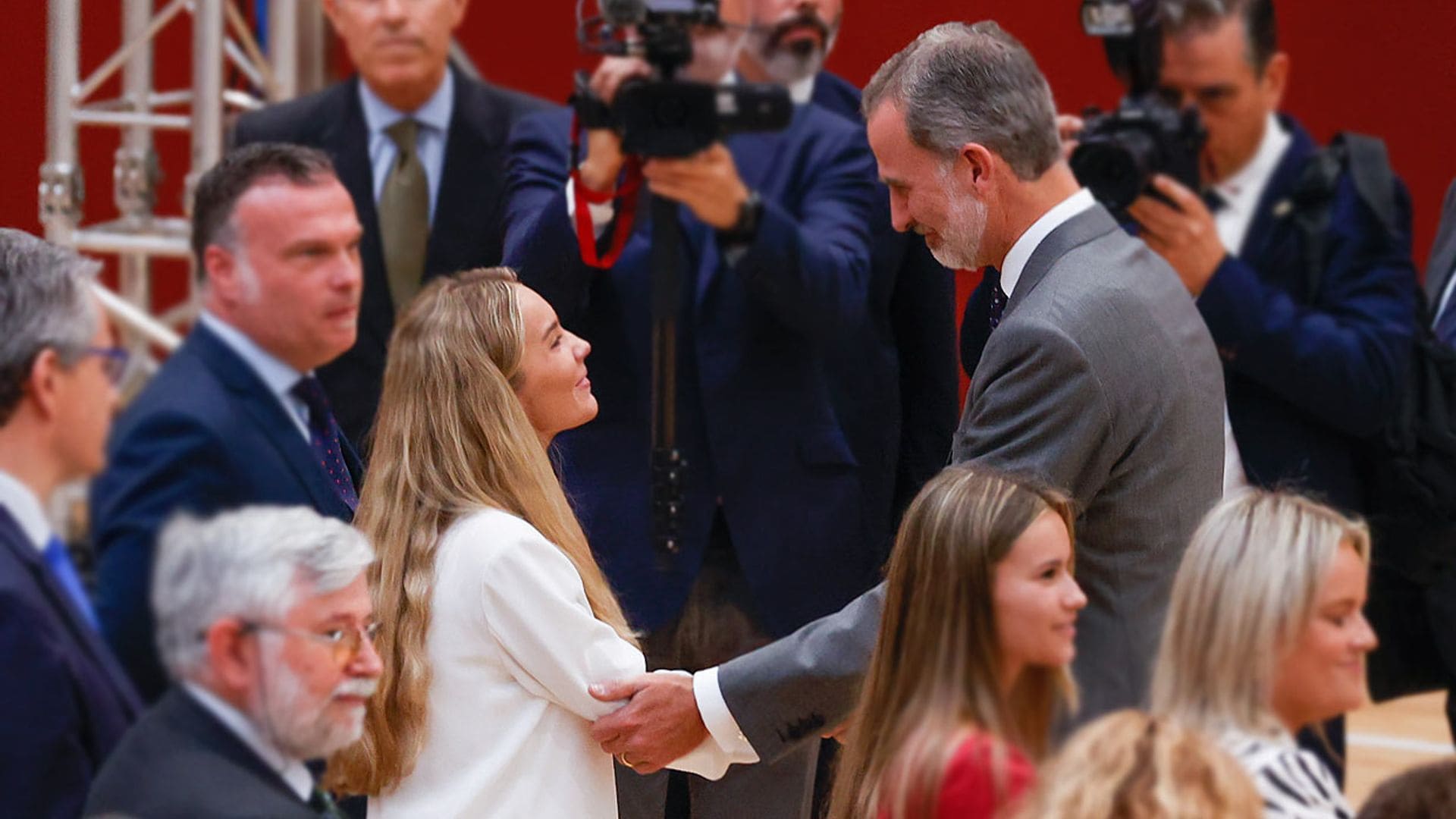 El rey Felipe homenajea en Ermua a las víctimas del terrorismo