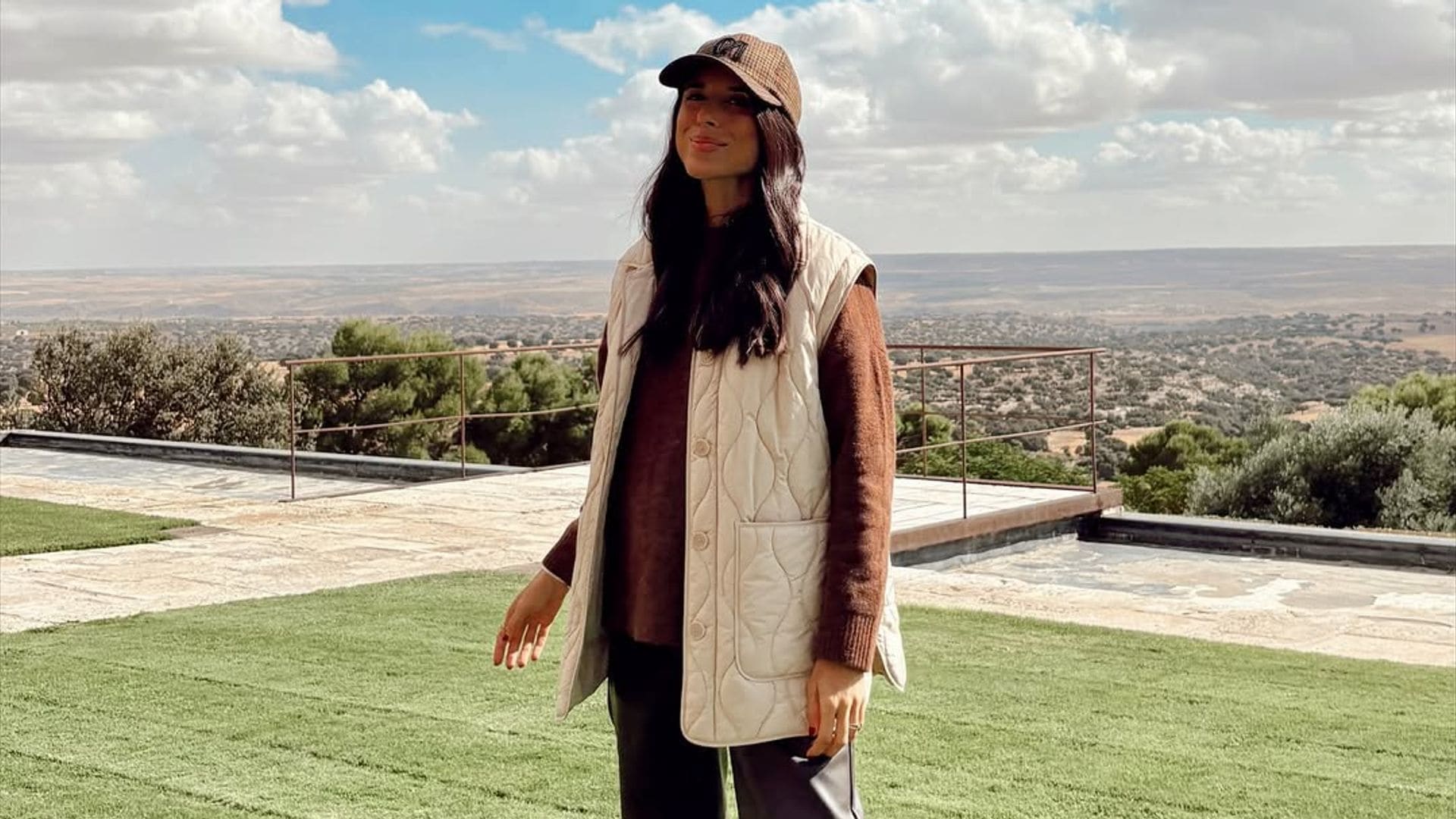 Con jerséis de cuello redondo, faldas midi, botas altas y más esenciales del otoño, la diseñadora de Bimani ha ideado estos ocho looks