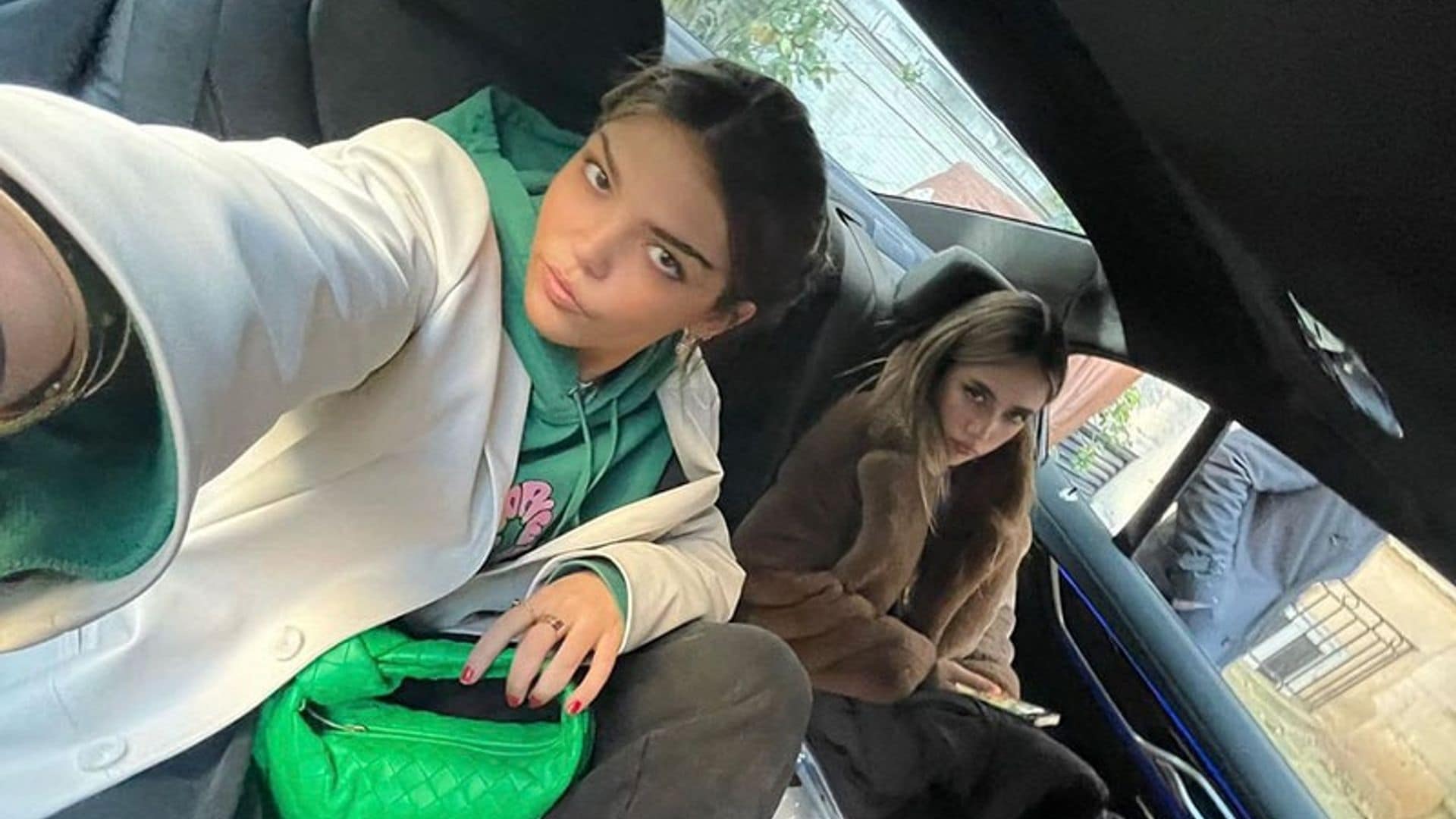 Bu Cuarón y Valentina Paloma disfrutan con Salma Hayek de la moda en París