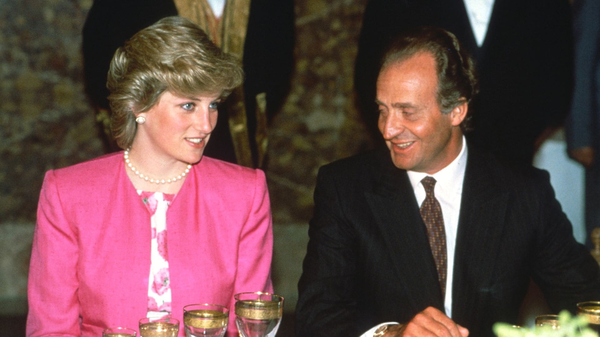 El rey Juan Carlos y Lady Di en abril de 1987 durante una comida en Madrid