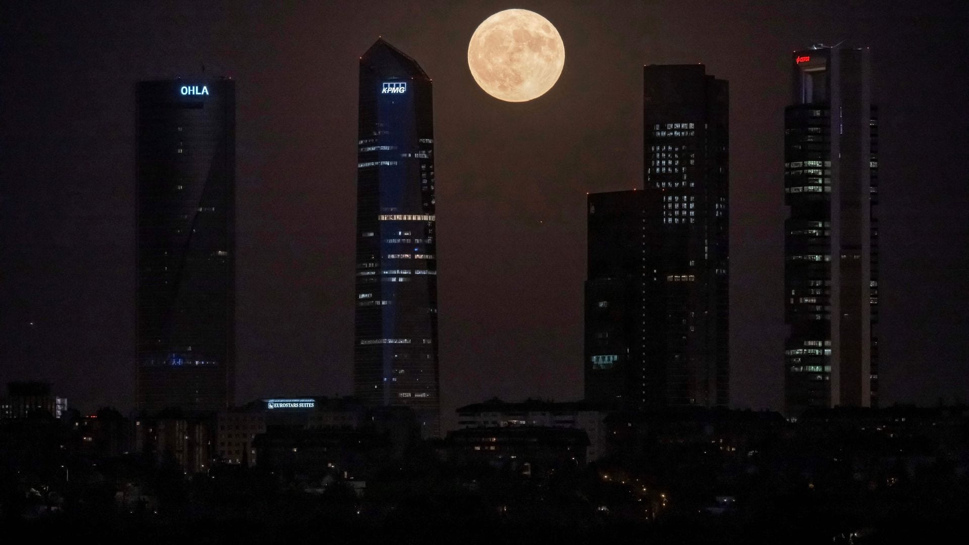 Cuándo y cómo ver la espectacular Superluna del Cazador, la penúltima de 2024