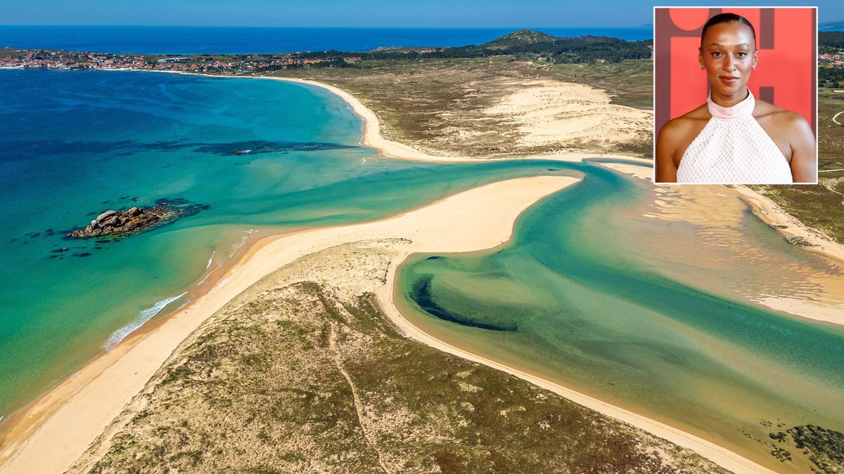 Así es Ribeira, el rincón de Galicia donde Ana Peleteiro fue feliz de niña y ahora vive con su familia entre mar, dunas y castros