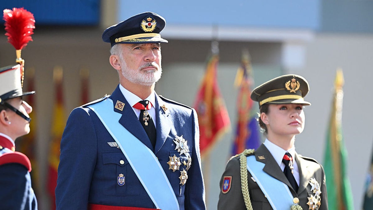 Por qué el rey Felipe VI y la princesa Leonor no han llevado hoy el mismo uniforme militar en el desfile del 12 de octubre