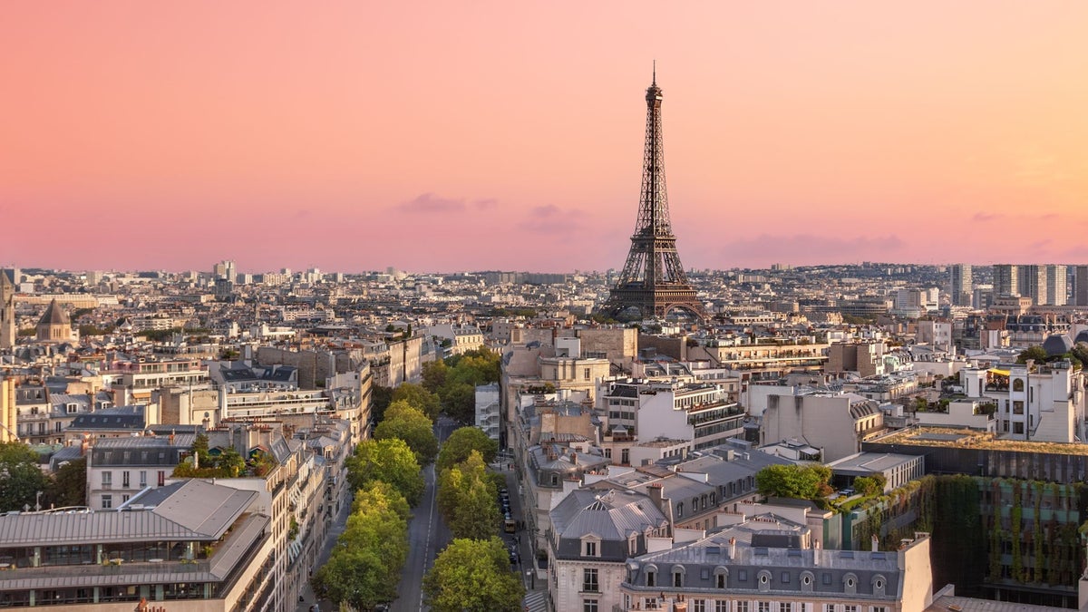 Dua Lipa, Rosalía, Kendall Jenner o Gigi y Bella Hadid: los sitios de París donde se deja ver el  front row 
