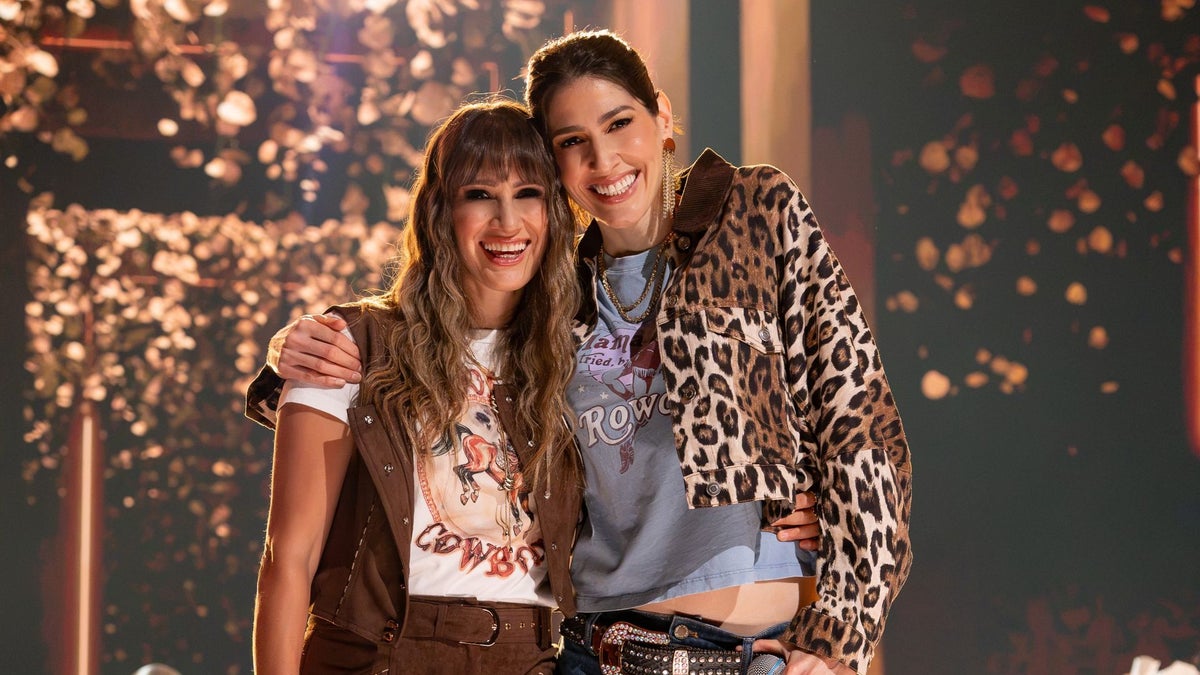 Hanna of Ha*Ash brings daughter Mathilda to the Latin Billboard Awards