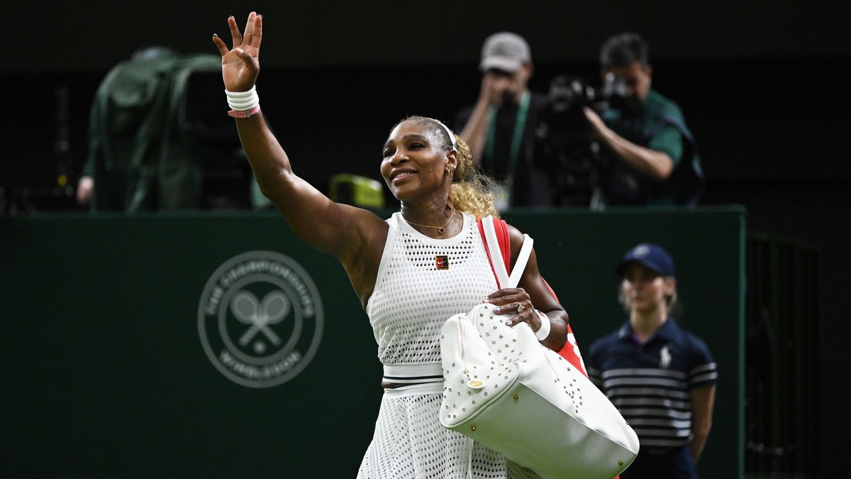 Image accompanying hola.com coverage of Serena Williams' return to professional tennis.