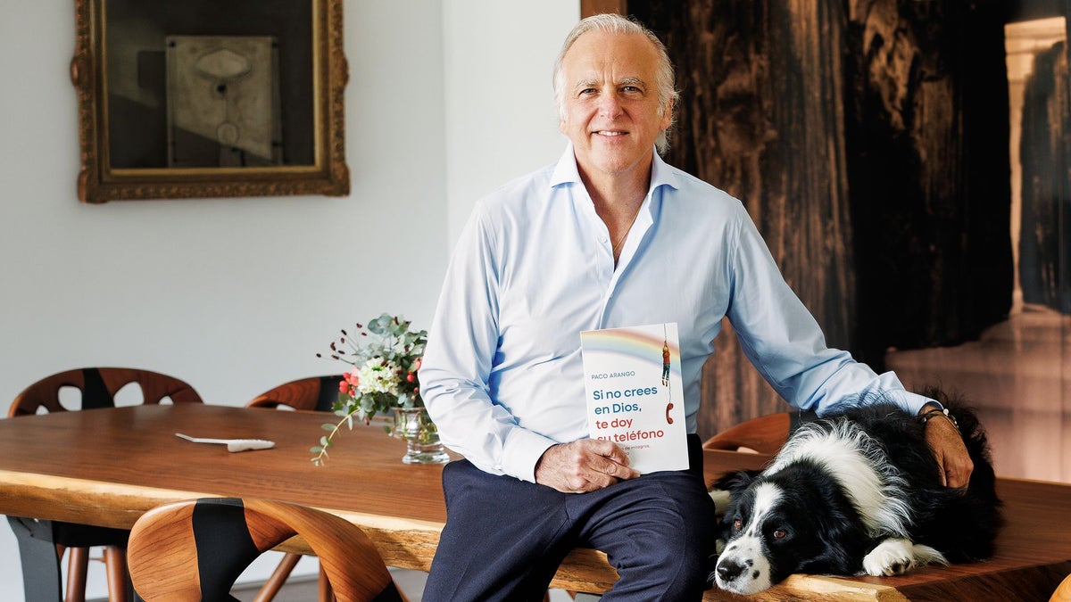 Paco Arango presents his first book in Mexico City