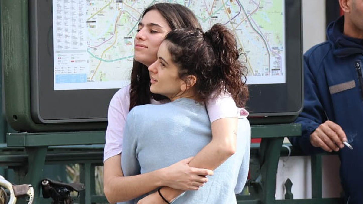 Rosalía et Loli Bahia officialisent leur romance lors d'un week-end à Paris