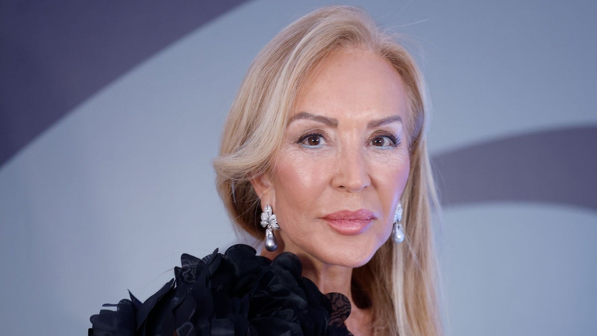 Carmen Lomana, destrozada al hablar sobre la muerte de su hermano Carlos:  Nunca piensas que se va a ir tan pronto 