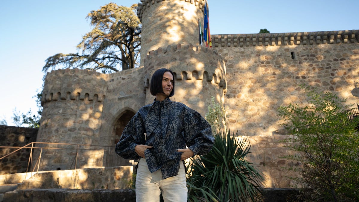 Así es dormir en el castillo de Carlos V: una joya histórica con vistas a Gredos y sabores típicos de La Vera