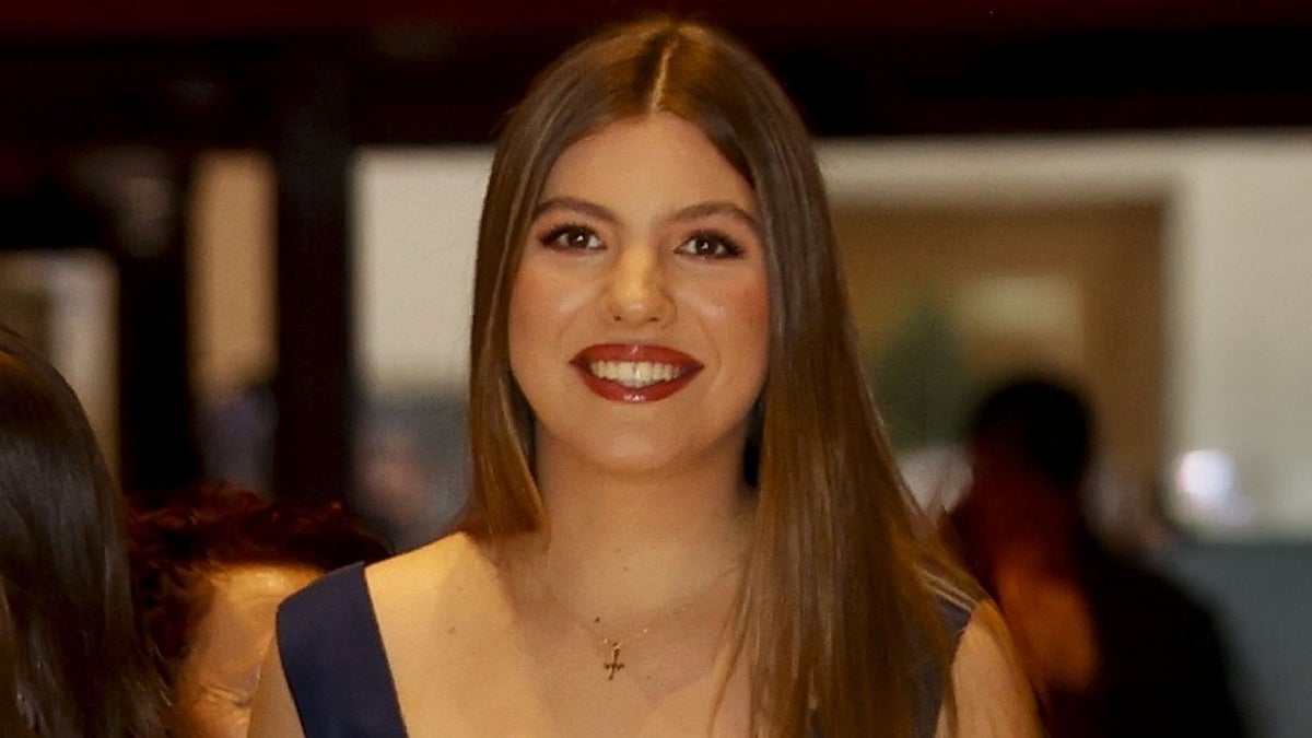 La infanta Sofía apuesta por el romanticismo con un vestido de volantes y afilados tacones en el concierto de los Premios Princesa de Asturias 2026