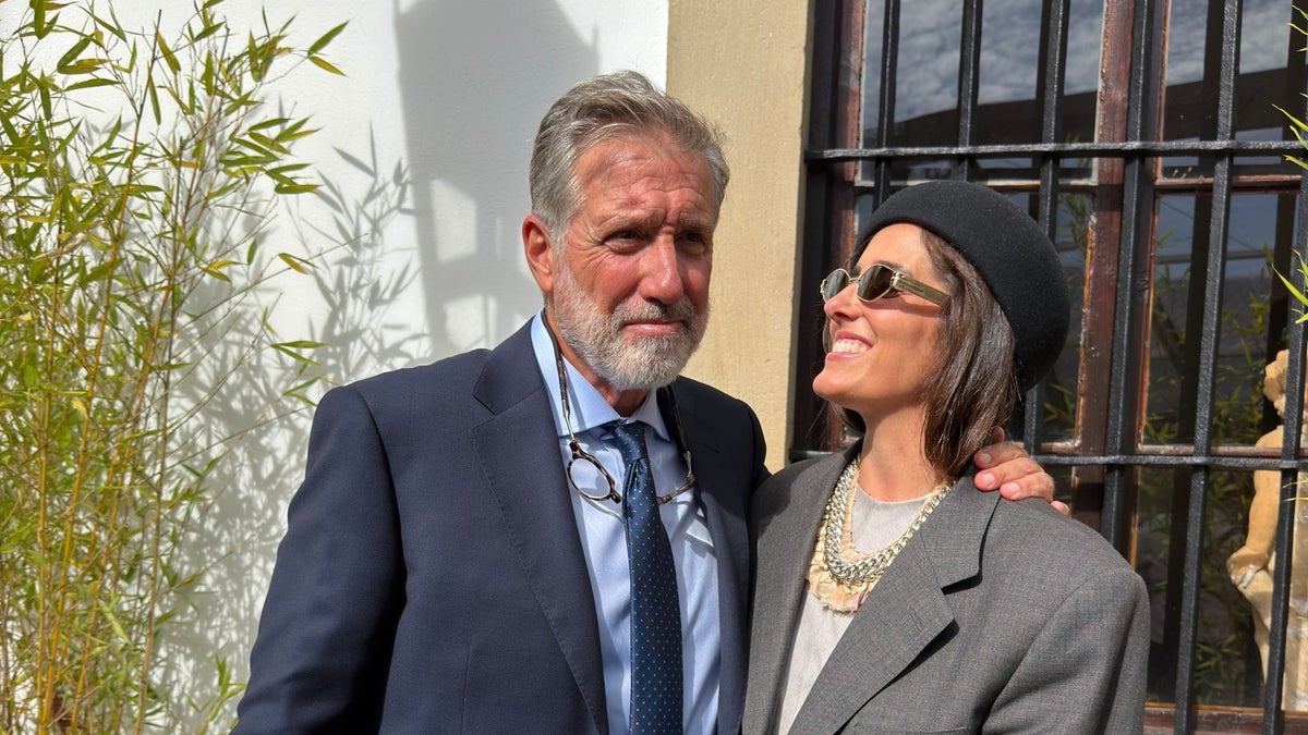 Emilio Aragón, sus hijos y nietos, muy emocionados en la gran boda asturiana de la sobrina de Aruca Fernández-Vega: “Volver a casa 