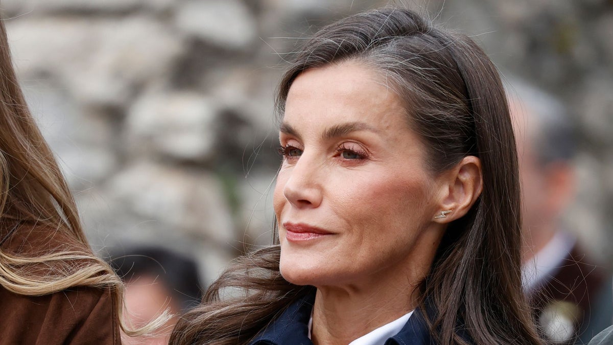 La espontánea charla de Letizia con un reportero en Llanes que ha terminado entre risas:  ¿Por qué te inventas un nombre de tu compañera? 
