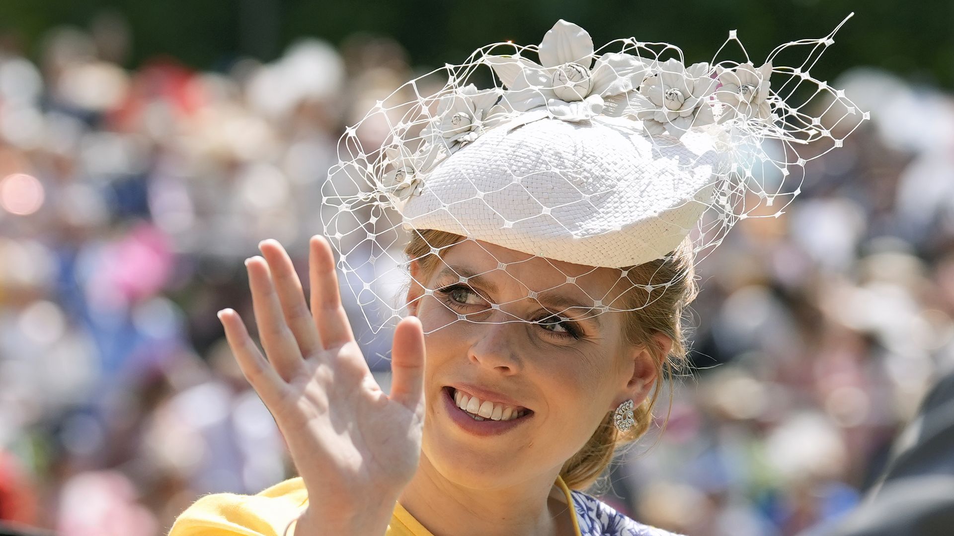 La princesa Beatriz junto a  Zahra Aga Khan en Royal Ascot 2025