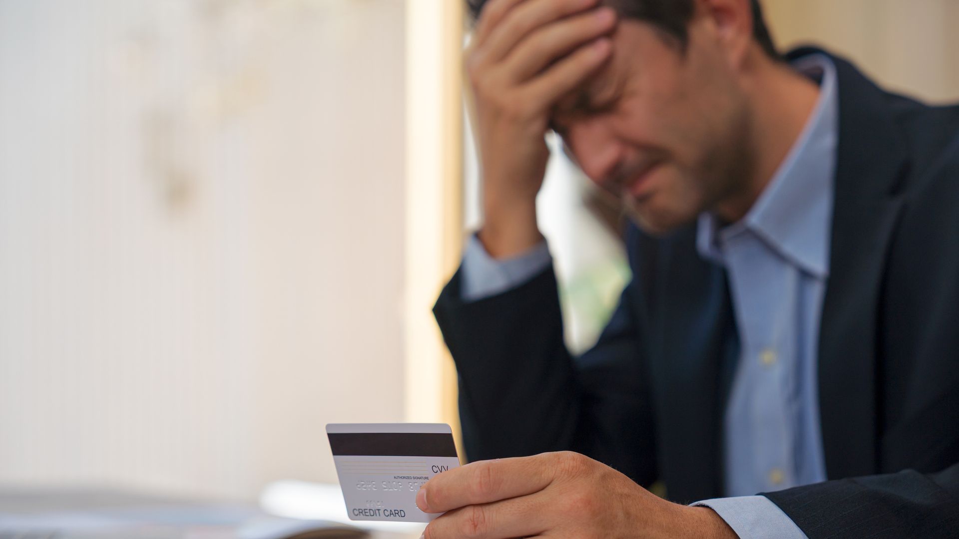 Así son las estafas bancarias en 2026: apps falsas, IA y SMS perfectos que engañan hasta a expertos