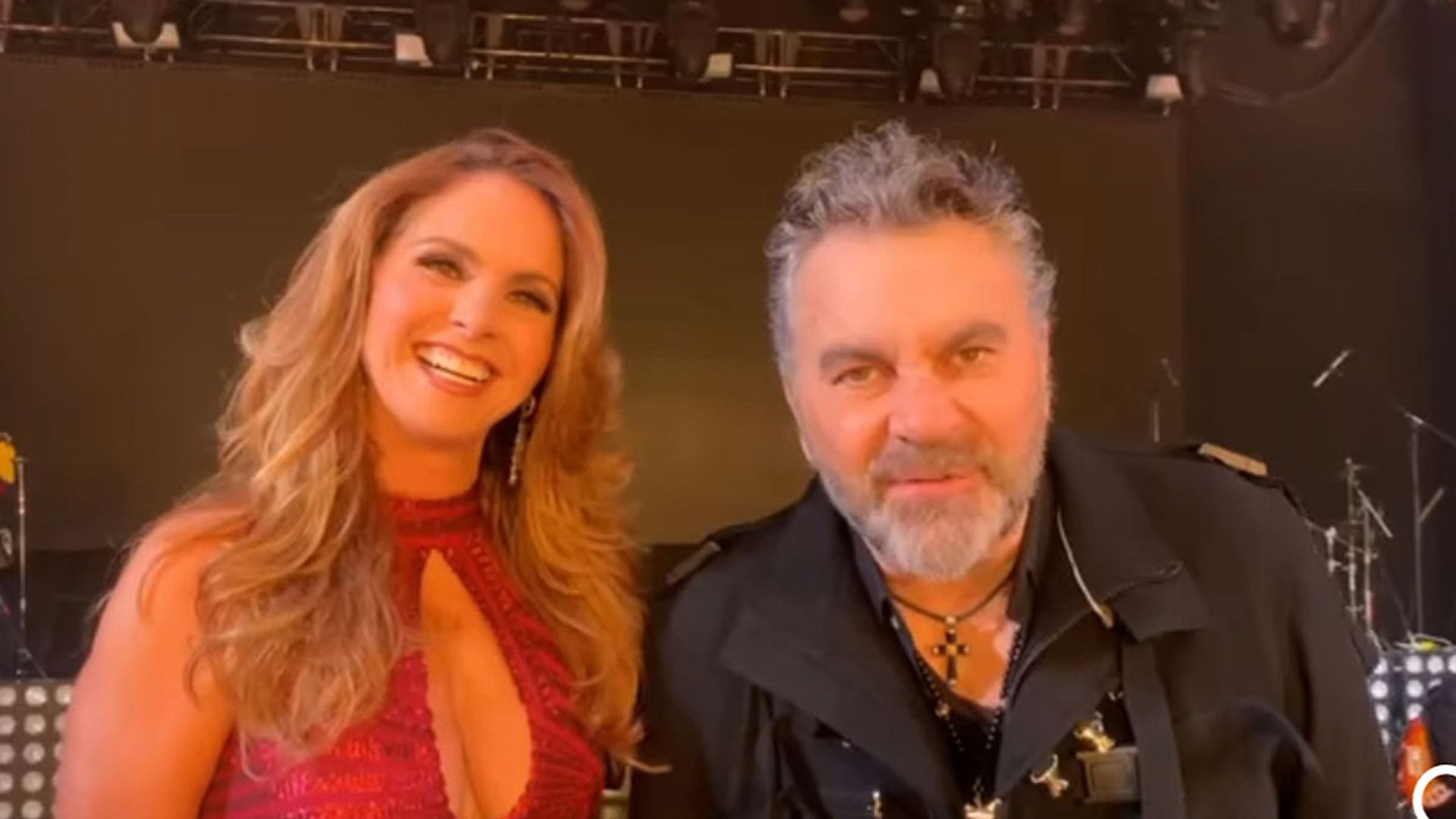 Manuel Mijares sorprende en vivo a Lucero con una propuesta | ¡HOLA!