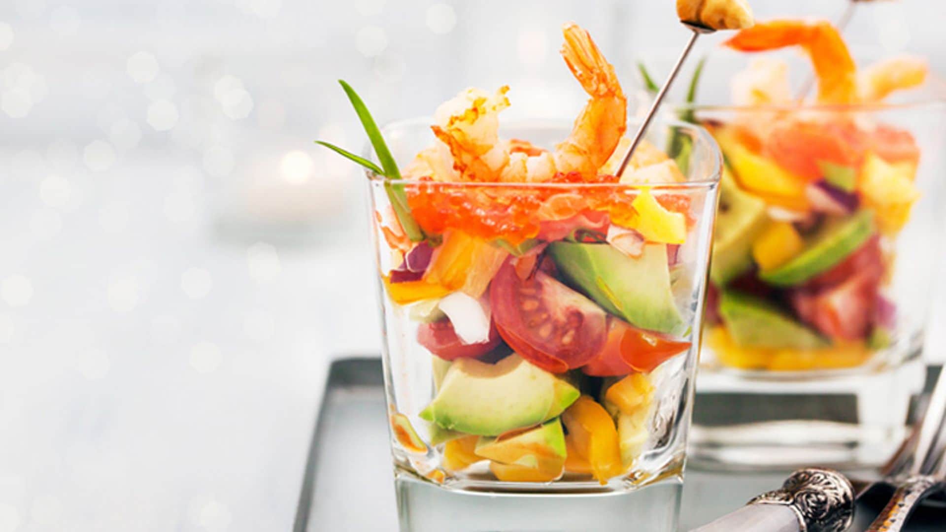 Salpicón de gambas, aguacate, tomate y huevas de salmón