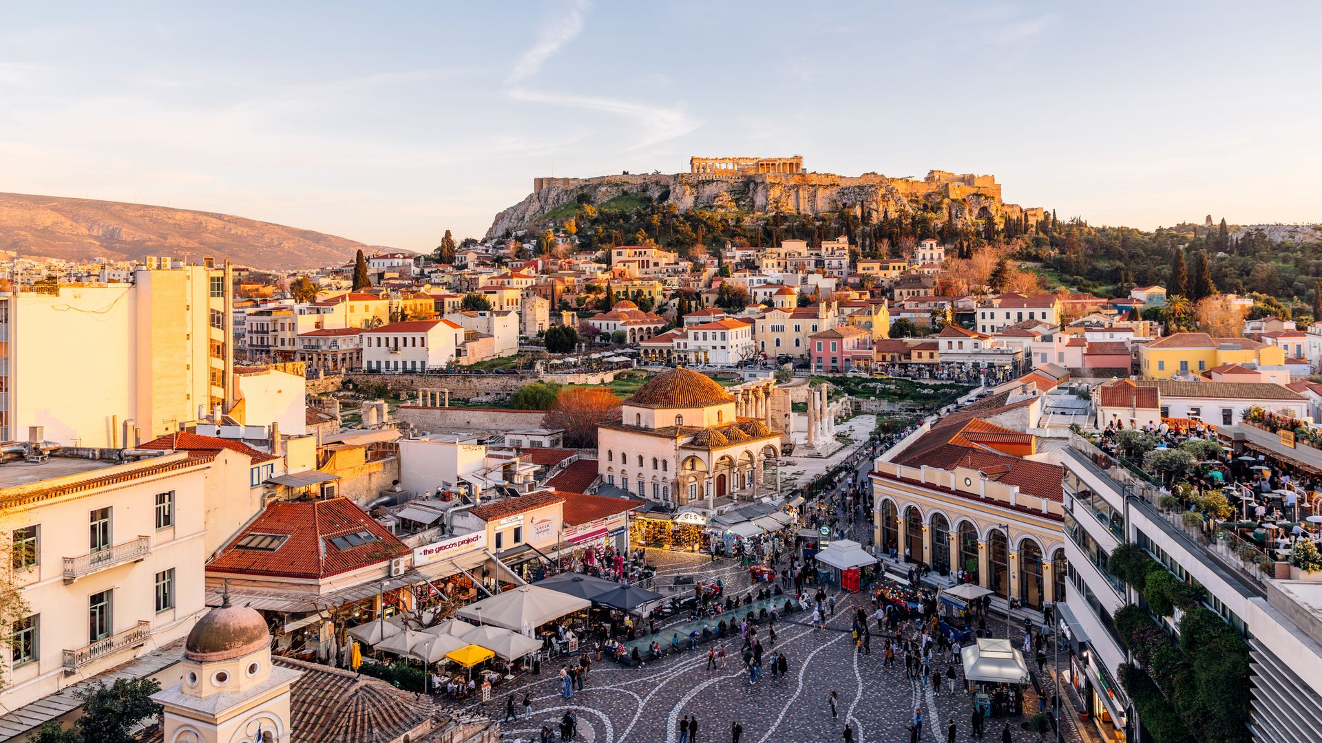 Atenas más allá de la Acrópolis: los 6 barrios donde la Generación Z marca el ritmo 