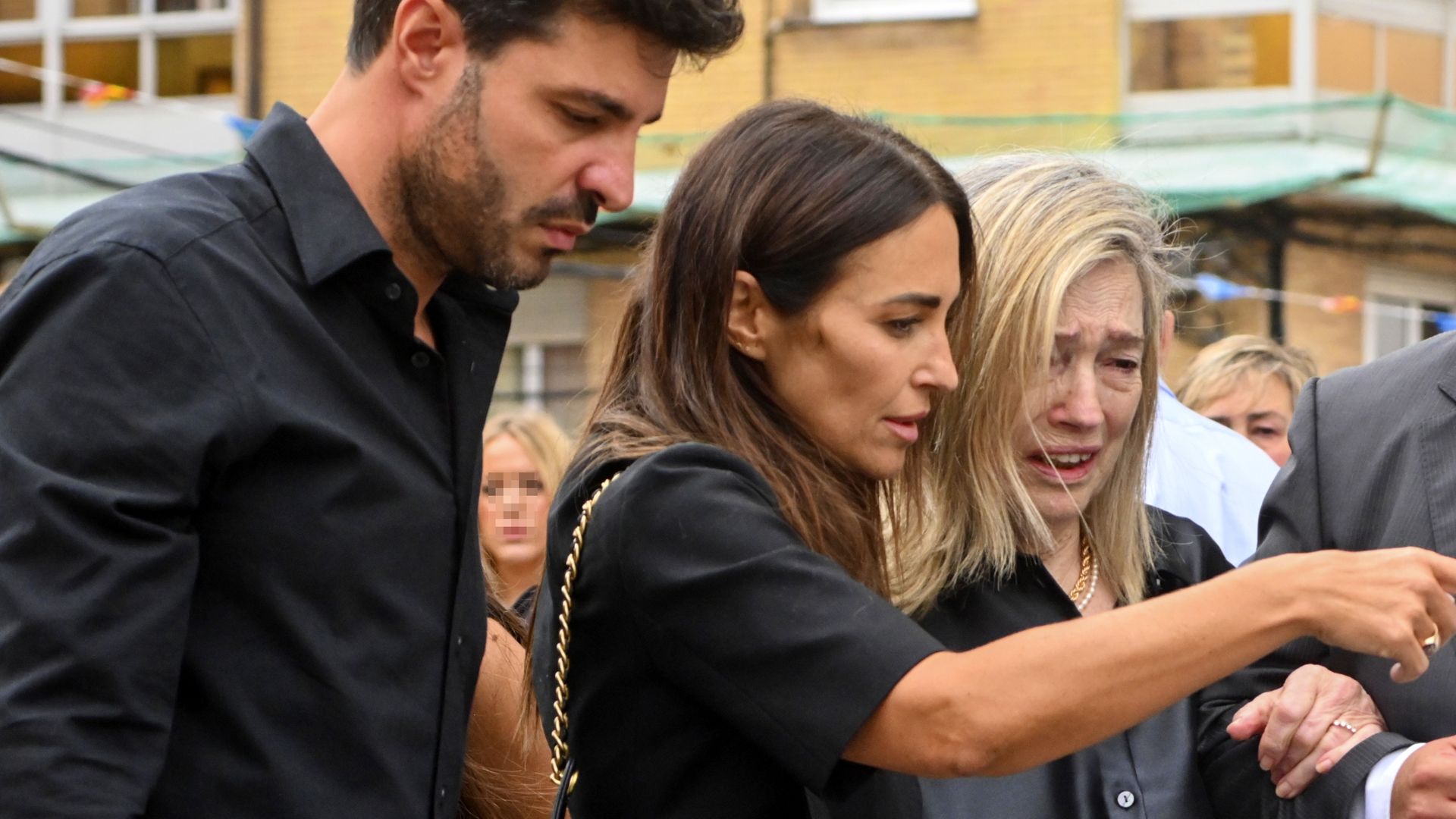 Paula Echevarría, en su momento más complicado, no se olvida de la persona que cuidó de su padre hasta el último suspiro