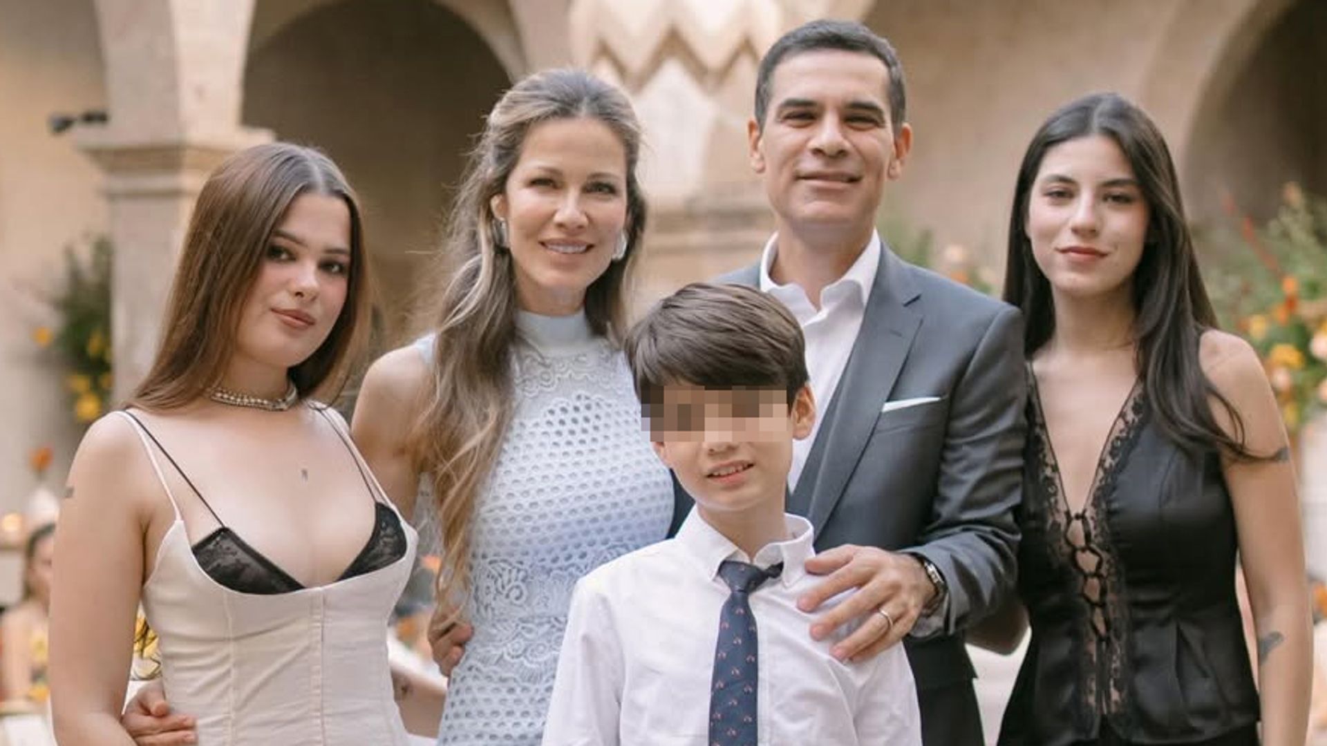 Todas las fotos del cumpleaños sorpresa de Jaydy Michel: del abrazo de sus hijos al beso más romántico con Rafa Márquez