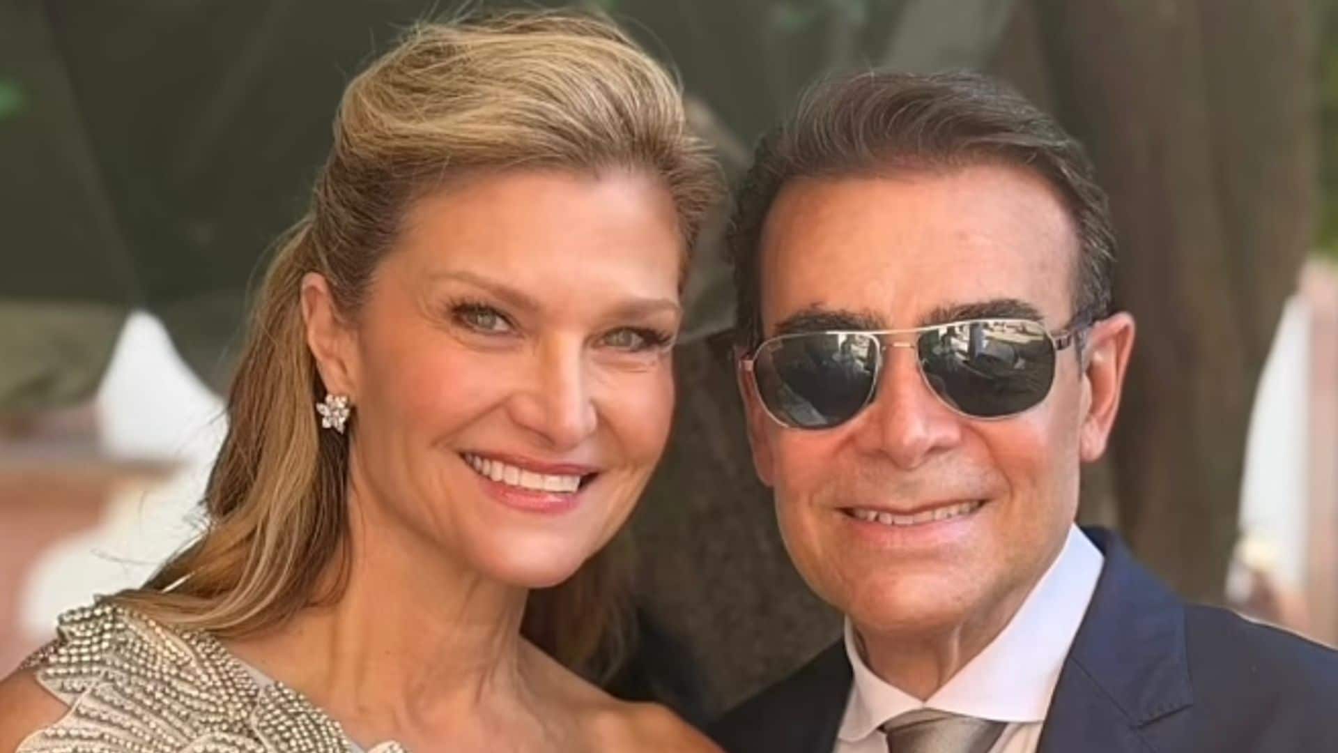 Toño Mauri junto a su esposa Carla Alemán.