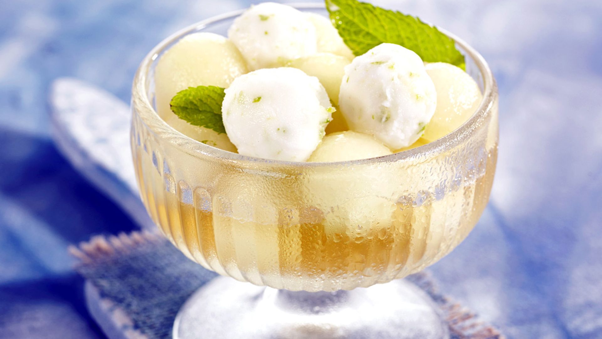 Cóctel con helado de mojito y melón