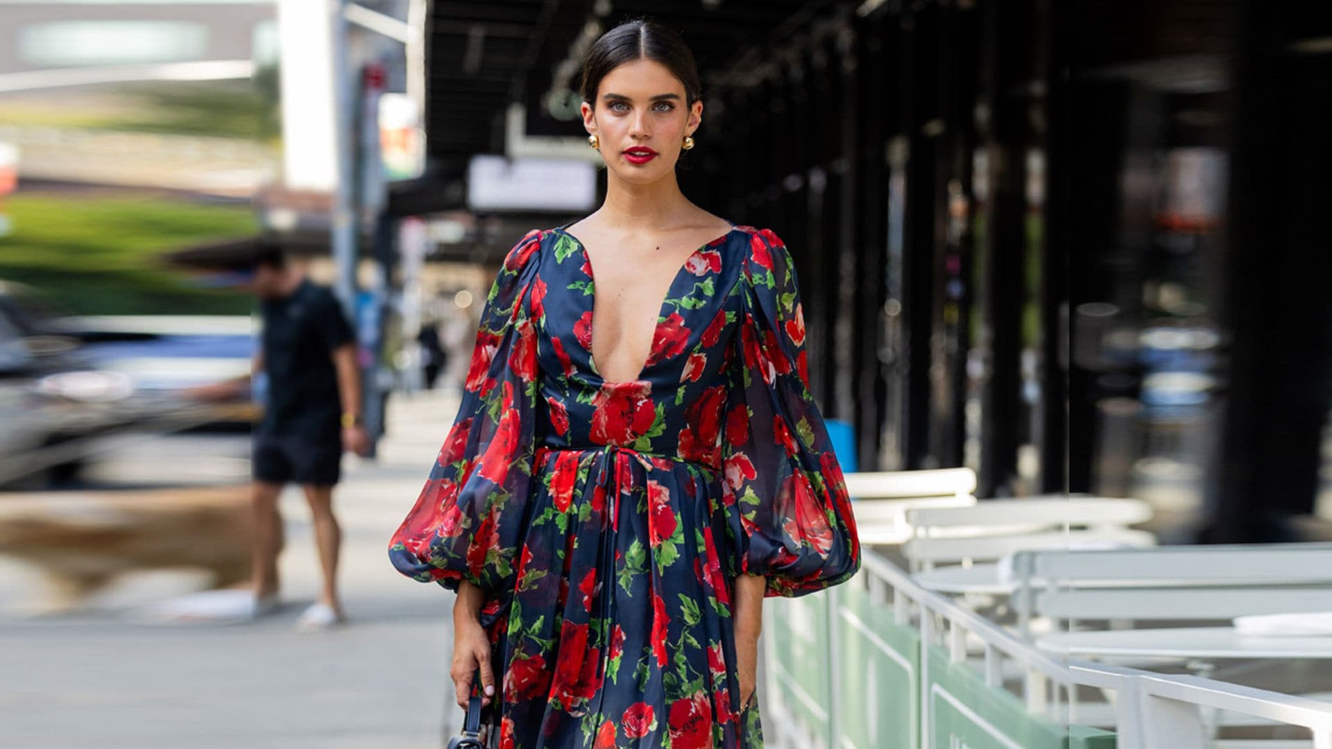 Flores, flecos, botas altas... todas las tendencias de otoño vistas entre las invitadas a New York Fashion Week