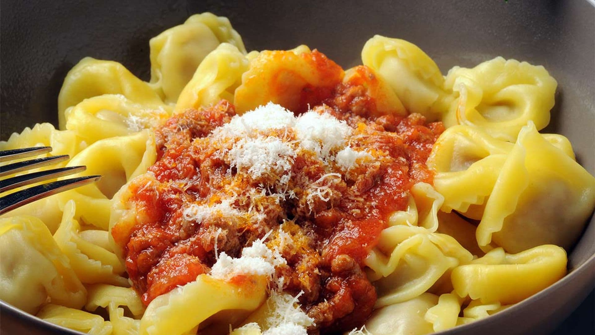 Tortellini con salsa boloñesa