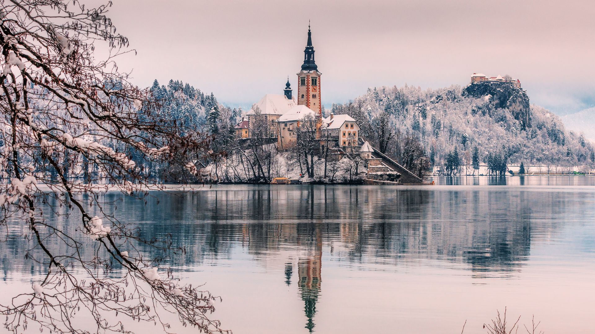 Bled se levanta como una postal invernal que será difícil de olvidar