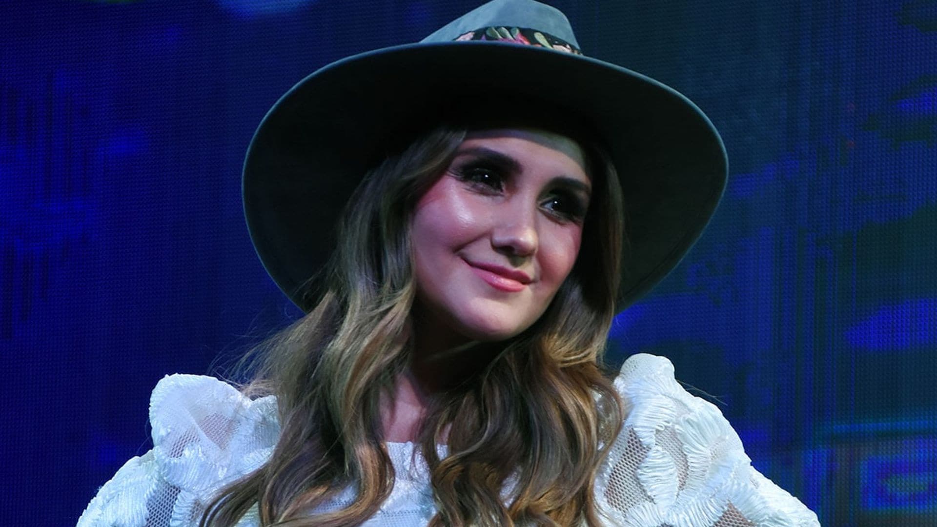Dulce María sobre la maternidad y su regreso a los escenarios: ‘Me rompe el corazón cada vez que me tengo que ir’