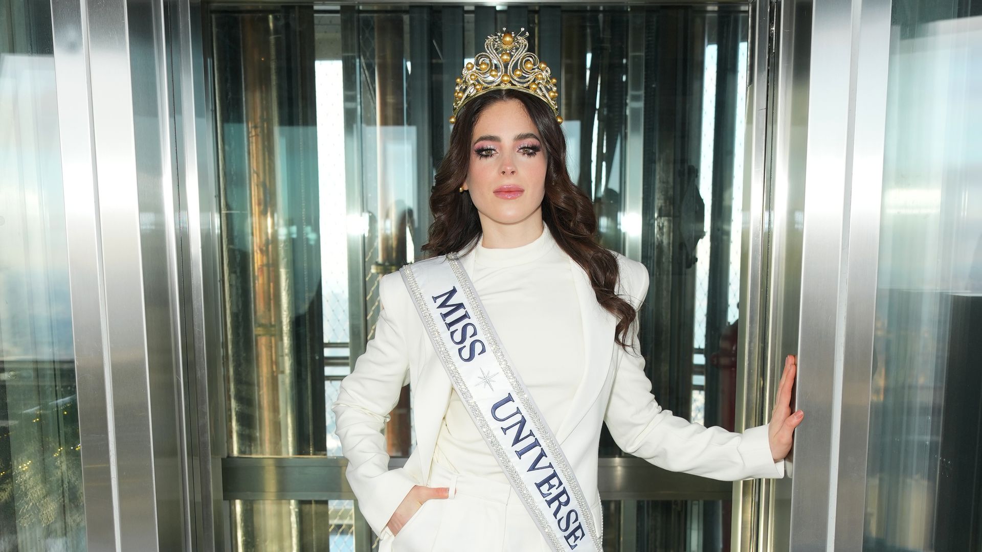 La reina de belleza hizo una visita especial, donde atendió a varios medios de comunicación.