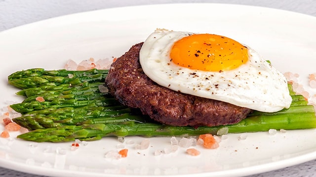 filetes rusos con huevo y trigueros