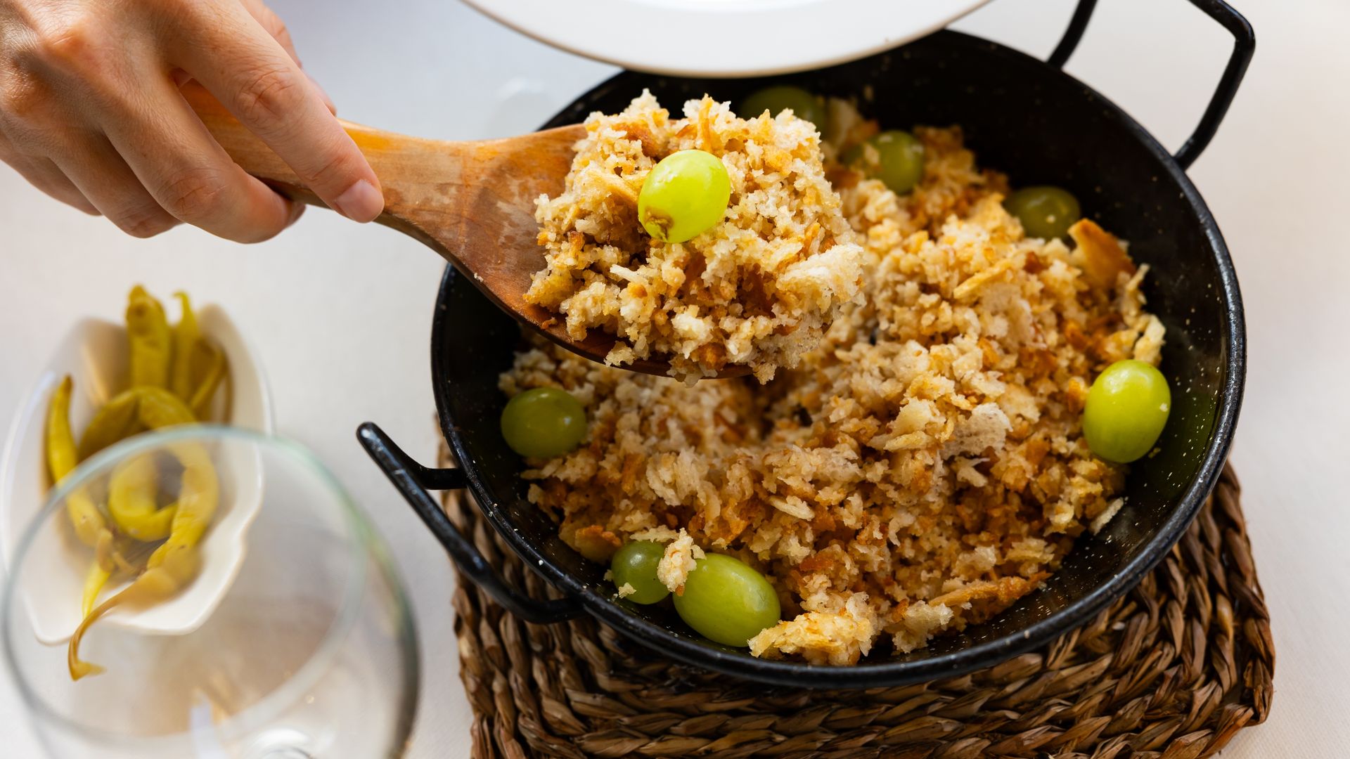Migas de pastor con uvas