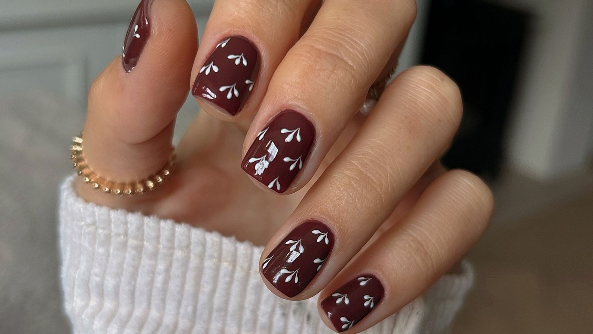 15 ideas minimalistas para renovar tu manicura lisa por uñas 'arty' elegantes