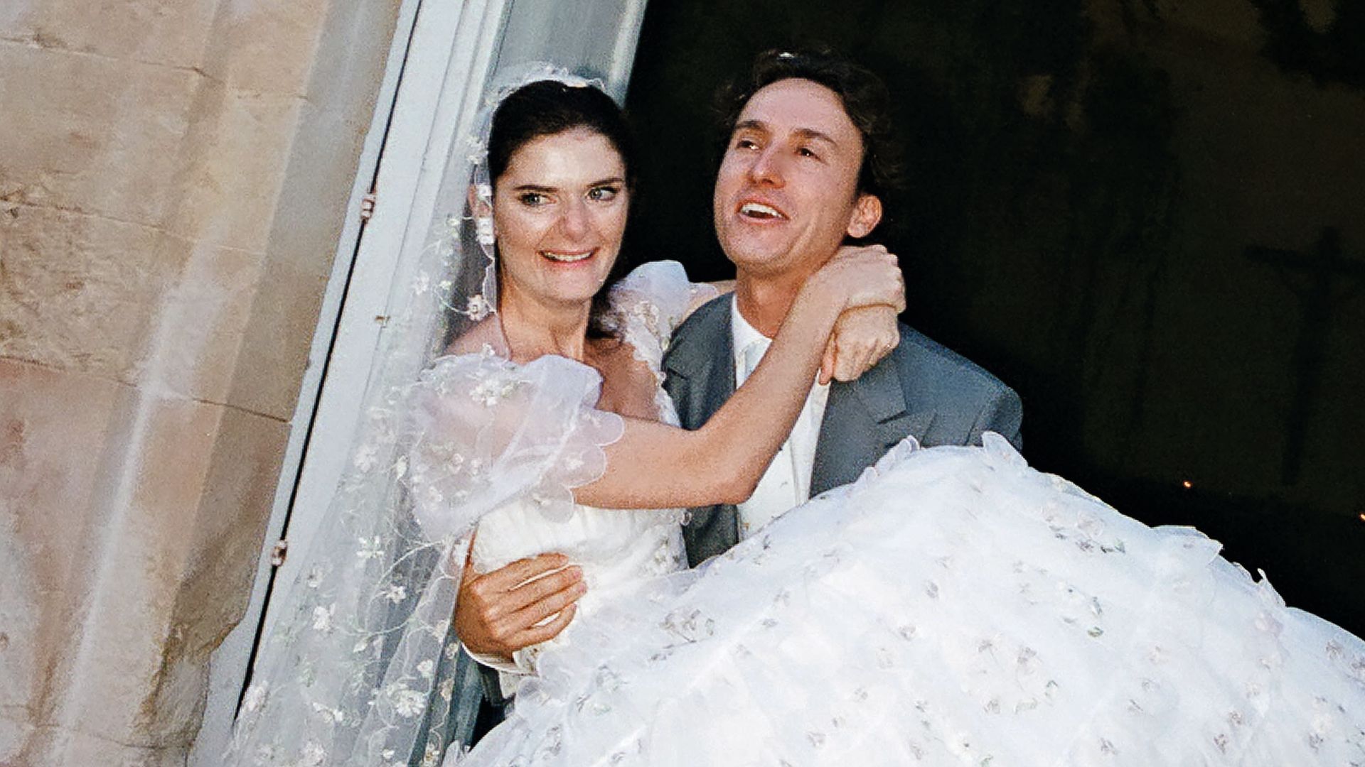 La felicidad de los recién casados, Luna y Leonardo