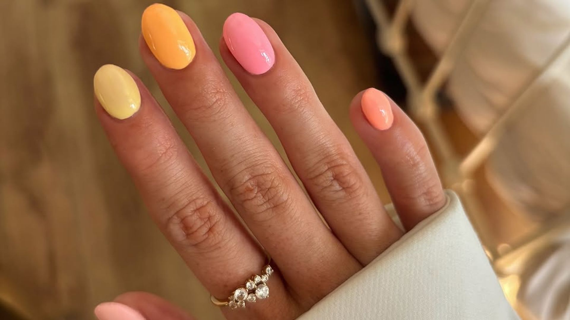 Los 10 colores de manicura que van a triunfar en el verano 2026: de los tonos pastel a las nuevas uñas con flores
