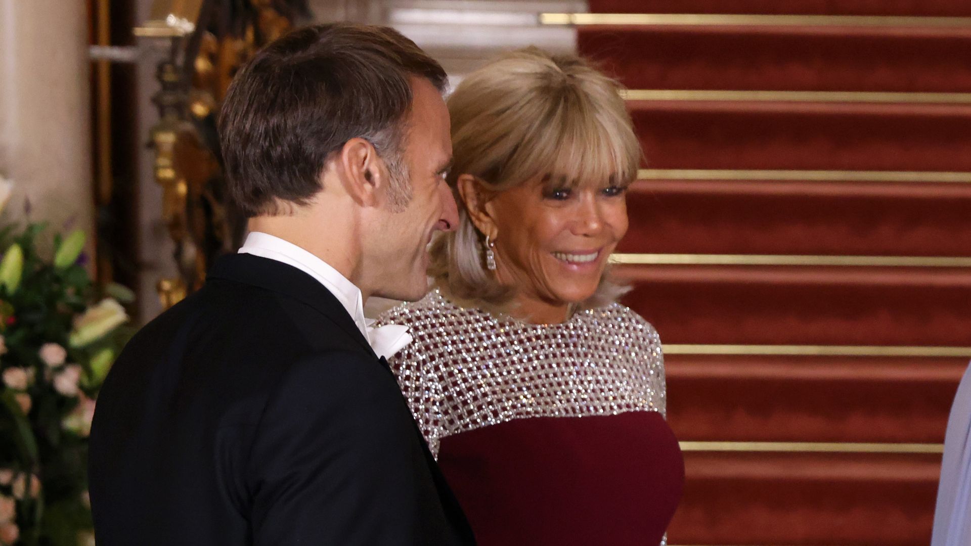 Brigitte Macron cambia de registro y sucumbe a la tendencia preferida de las 'royals' en Luxemburgo