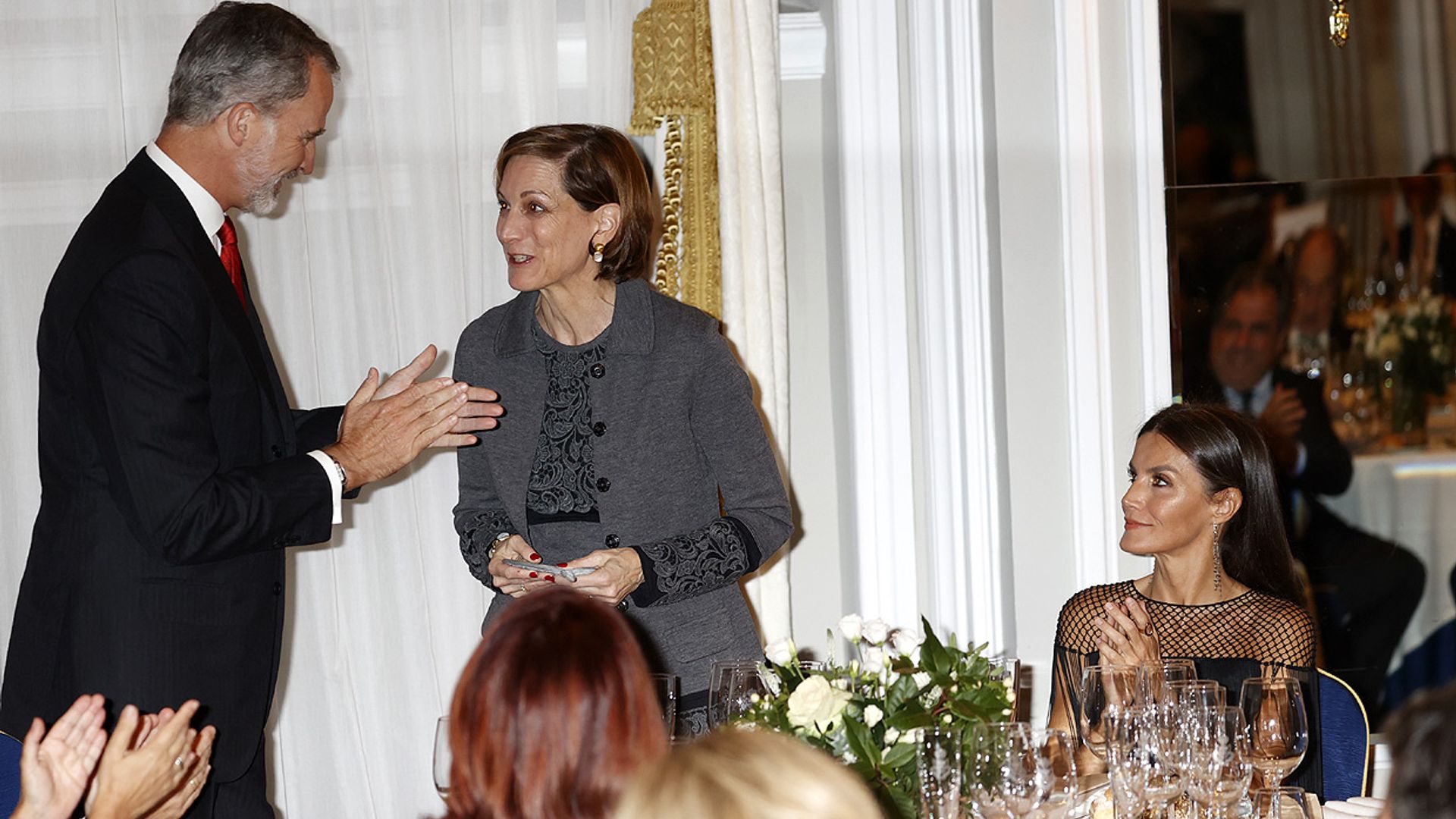 Los Reyes comparten una velada de premios periodísticos con antiguos compañeros de profesión de doña Letizia