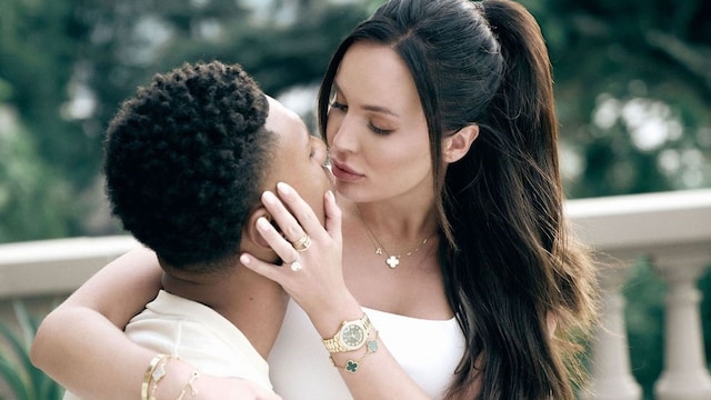 Ollie Watkins y Ellie Alderson se comprometen en el lago Como, julio 2024