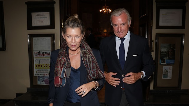 Patricia Rato y Javier Moro en el funeral de Paco Camino el 1 de octubre de 2024 en Madrid