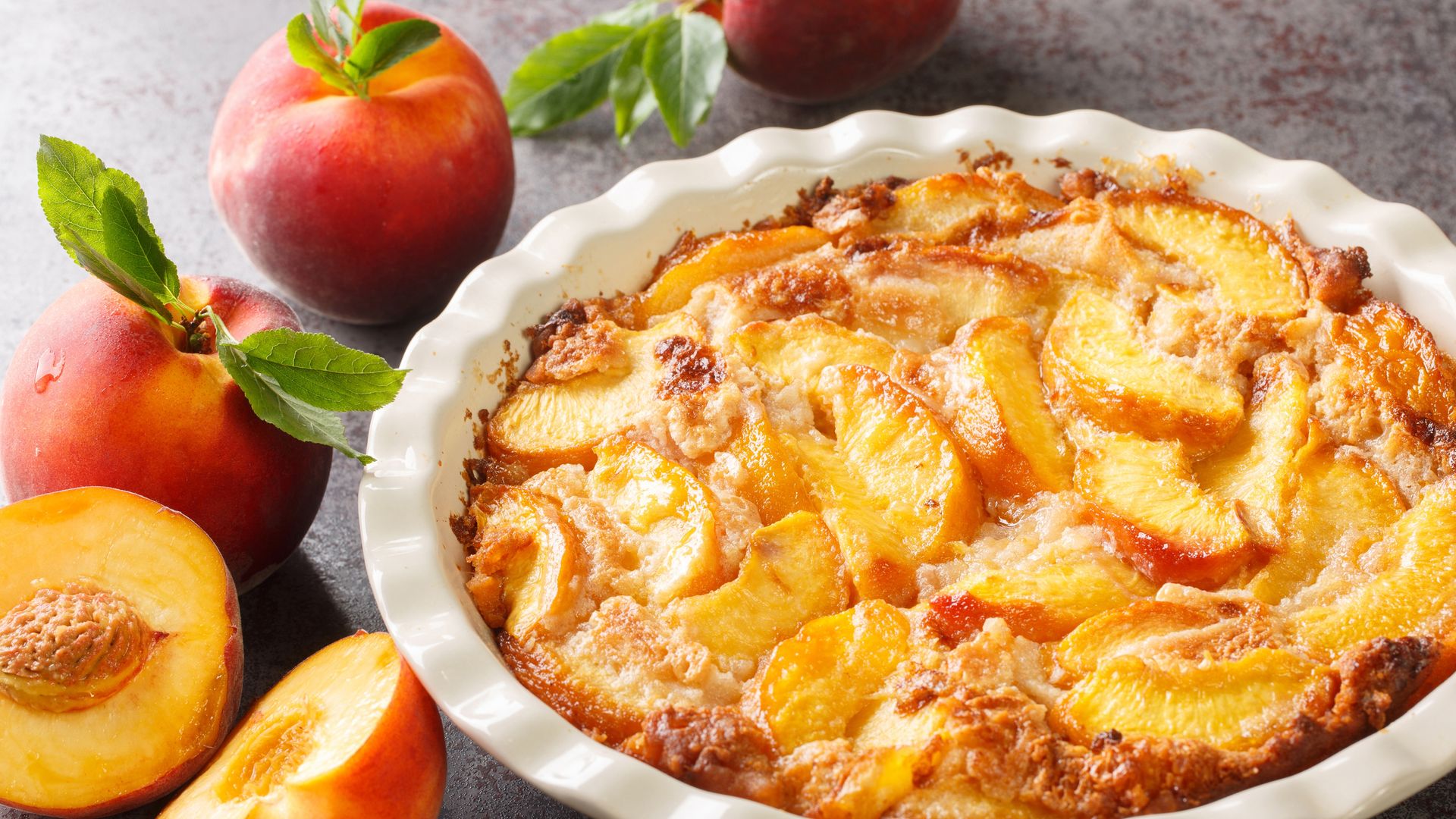 Peach cobbler, postre de melotón típico de EEUU.