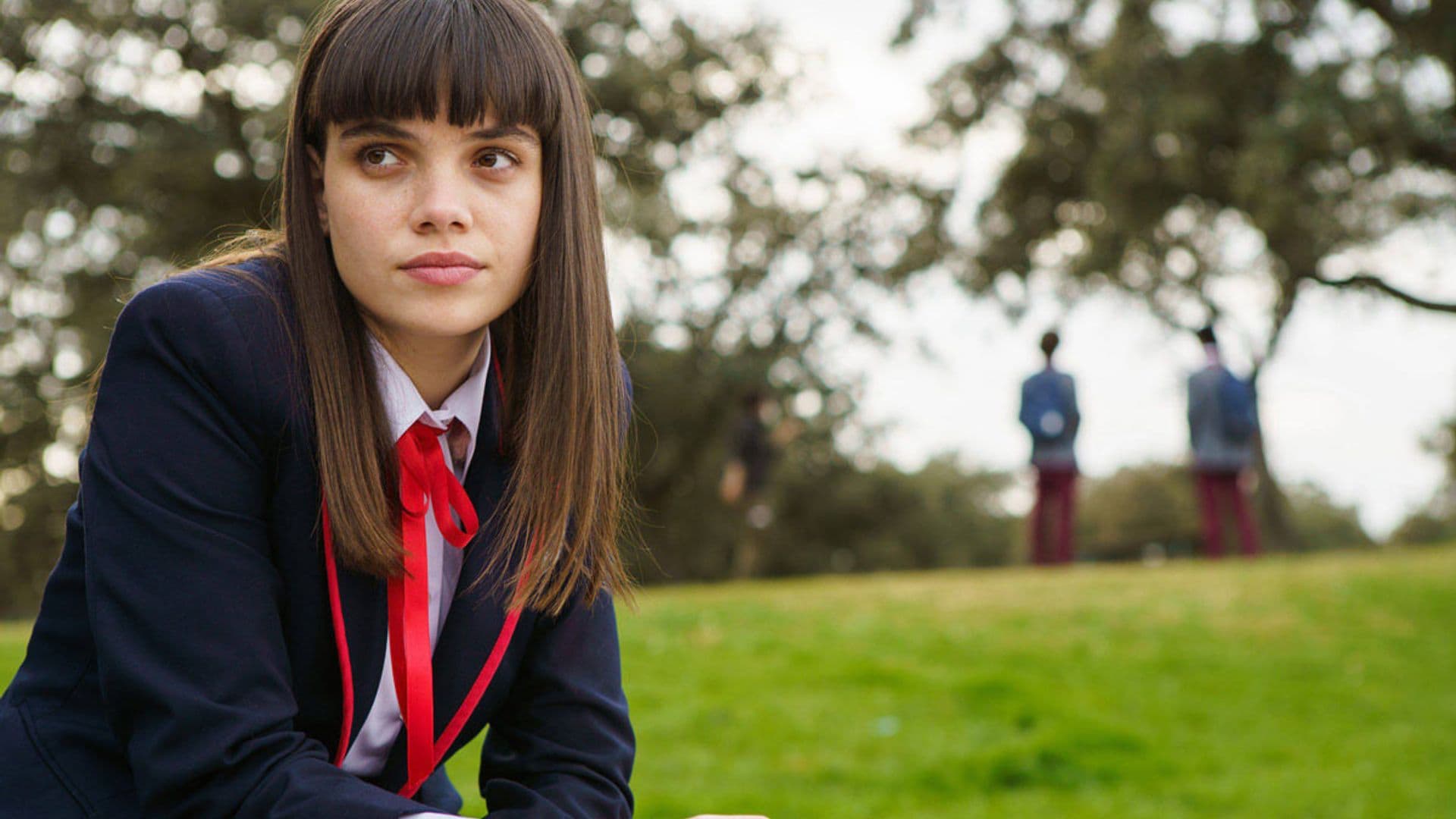 11 faldas mini al estilo 'Élite' con las que sumarte a la tendencia colegial