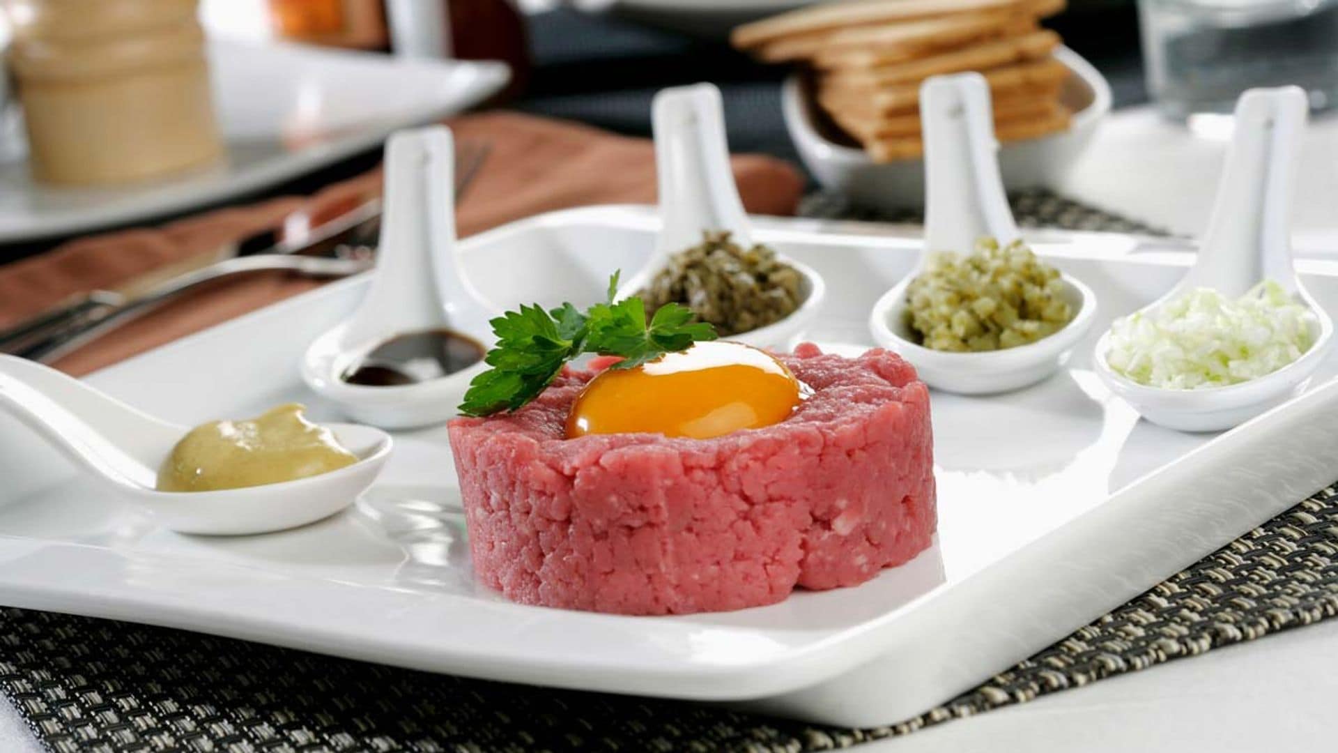 Así se hace el auténtico 'steak tartar'