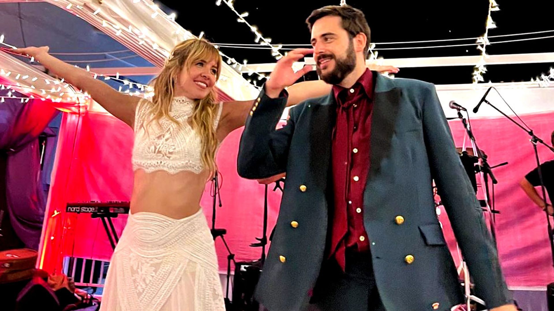 La original boda rockera de Andrea Guasch y Rubén Tajuelo 'Rosco', con una maestra de ceremonias que no te imaginas