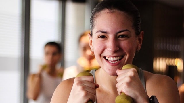 Alexia Macher en una clase de ejercicios de fuerza